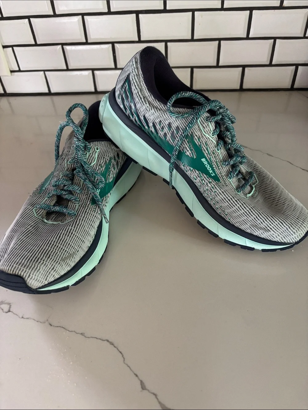 Brooks Ghost 13 Women’s Running Shoes, Sz 9.5 VERY GOOD CONDITION